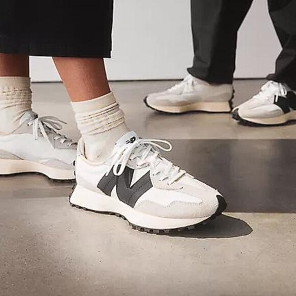 NEW BALANCE Women's 327 Shoes Size 9B In Sea Salt with NB 103 White And Black - Picture 4 of 13